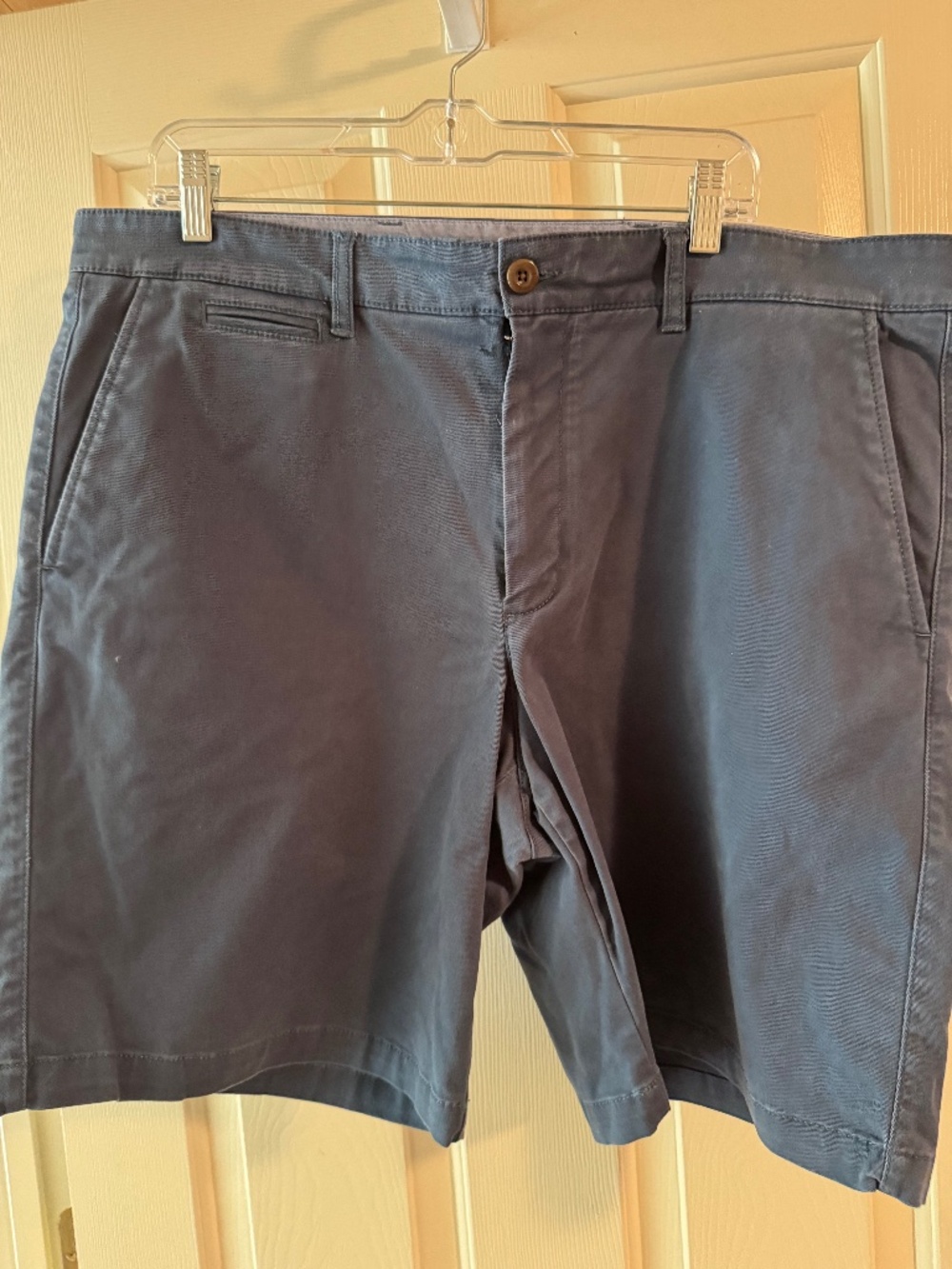 LL Bean Mens Faded Blue Color Poplin Standard Fit Shorts- 40 W, 9 Inch- worn 2x